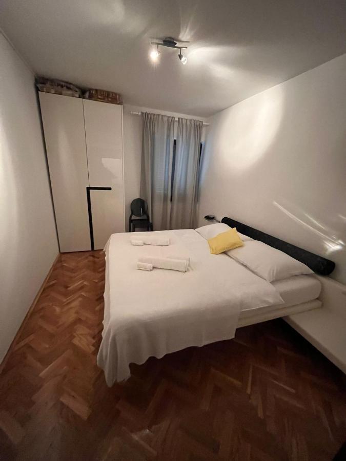 Apartman A7 Njivice Buitenkant foto