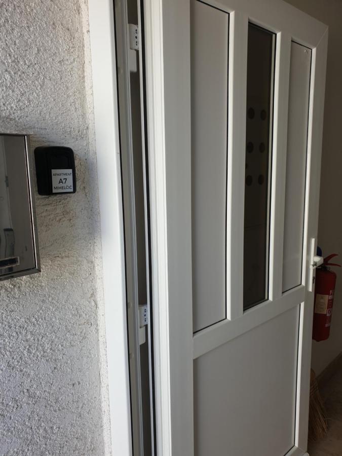 Apartman A7 Njivice Buitenkant foto